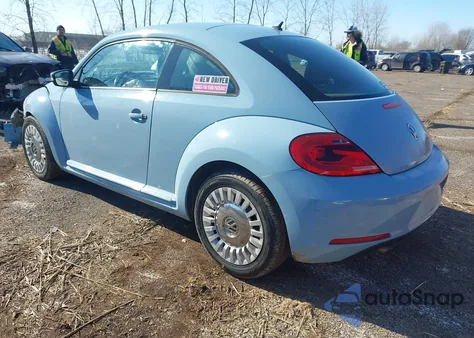 2013 Volkswagen Beetle 2.5L z USA, uszkodzony, nr VIN 3VWJX7AT9DM682880